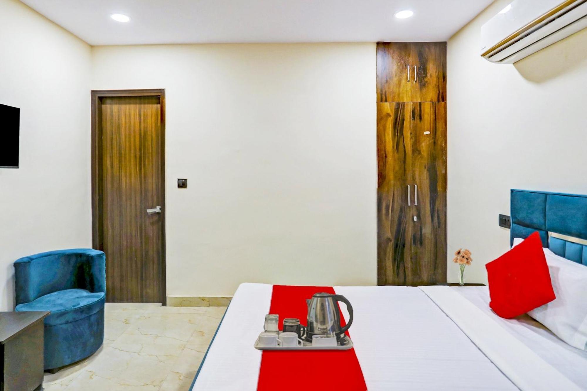 Hotel O Royal Lotus Stay Near Ip Extension Metro Station Nuova Delhi Esterno foto