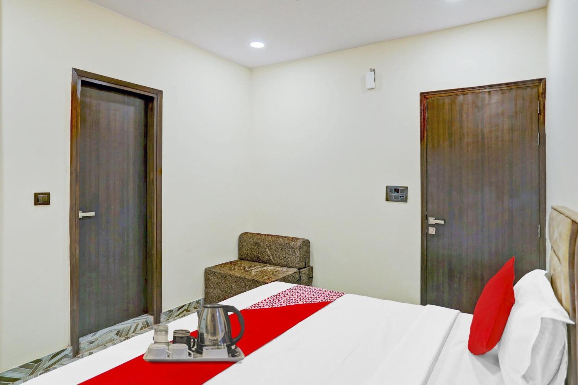 Hotel O Royal Lotus Stay Near Ip Extension Metro Station Nuova Delhi Esterno foto